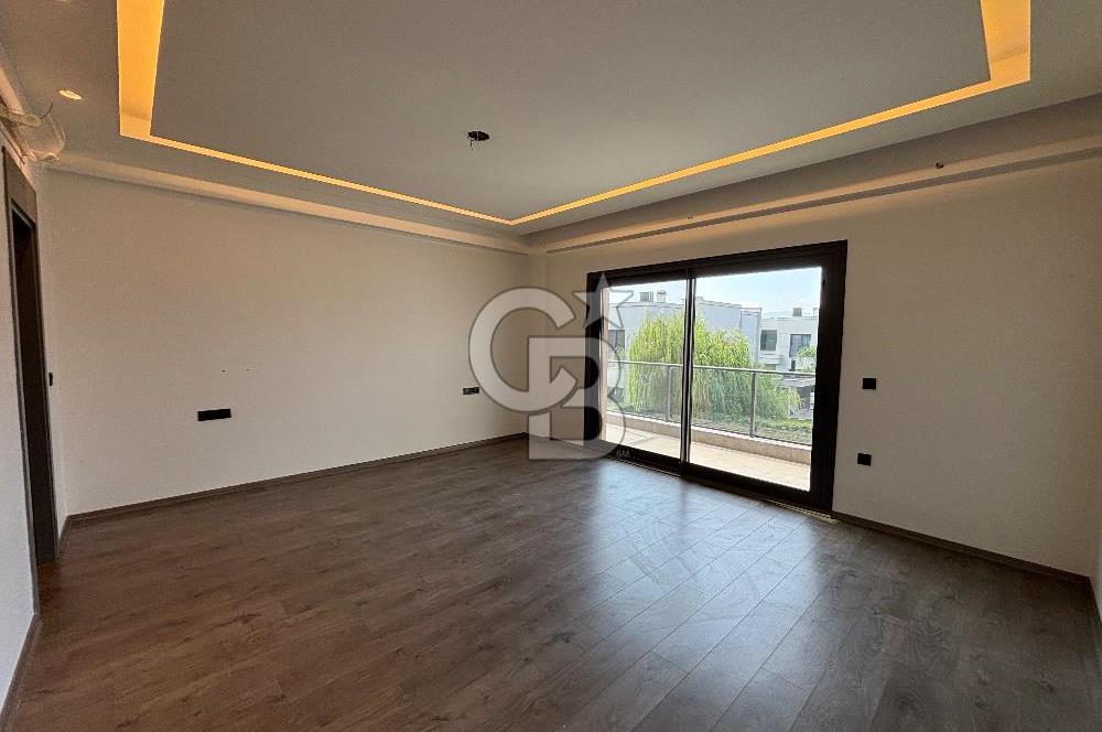 Sasalı 5+1 Müstakil Havuzlu Satılık Villa