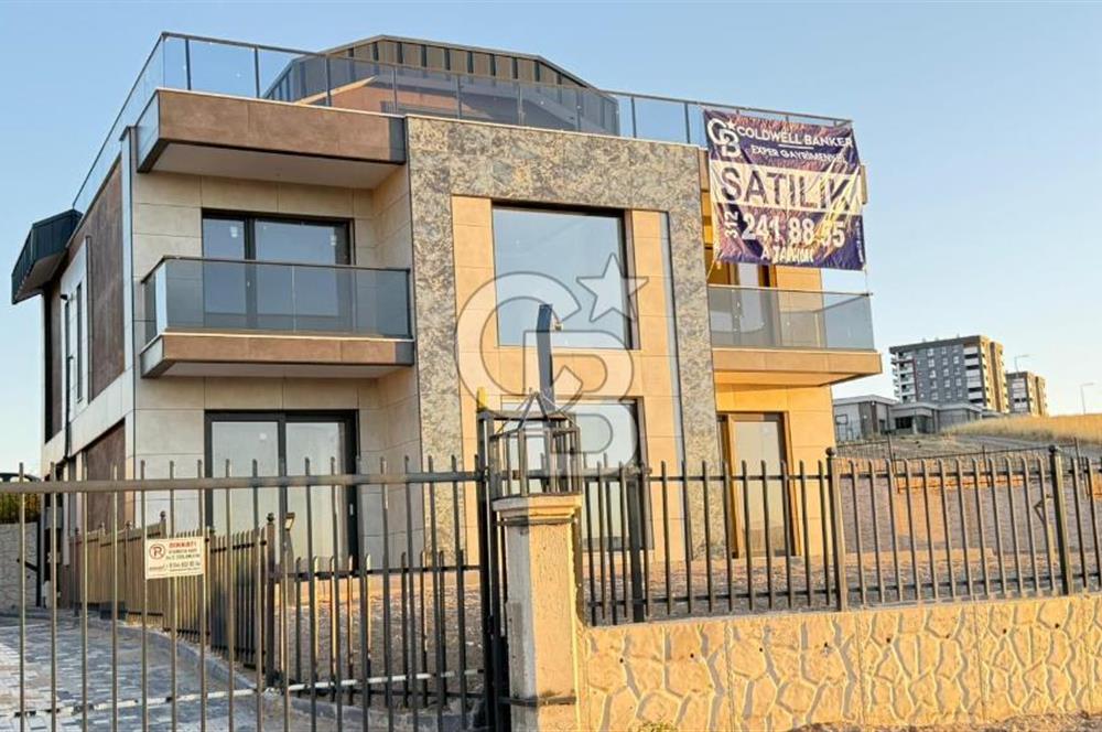 ALACAATLI'DA 5+1 PANORAMİK MANZARALI LÜKS YAPILI SATILIK VİLLA