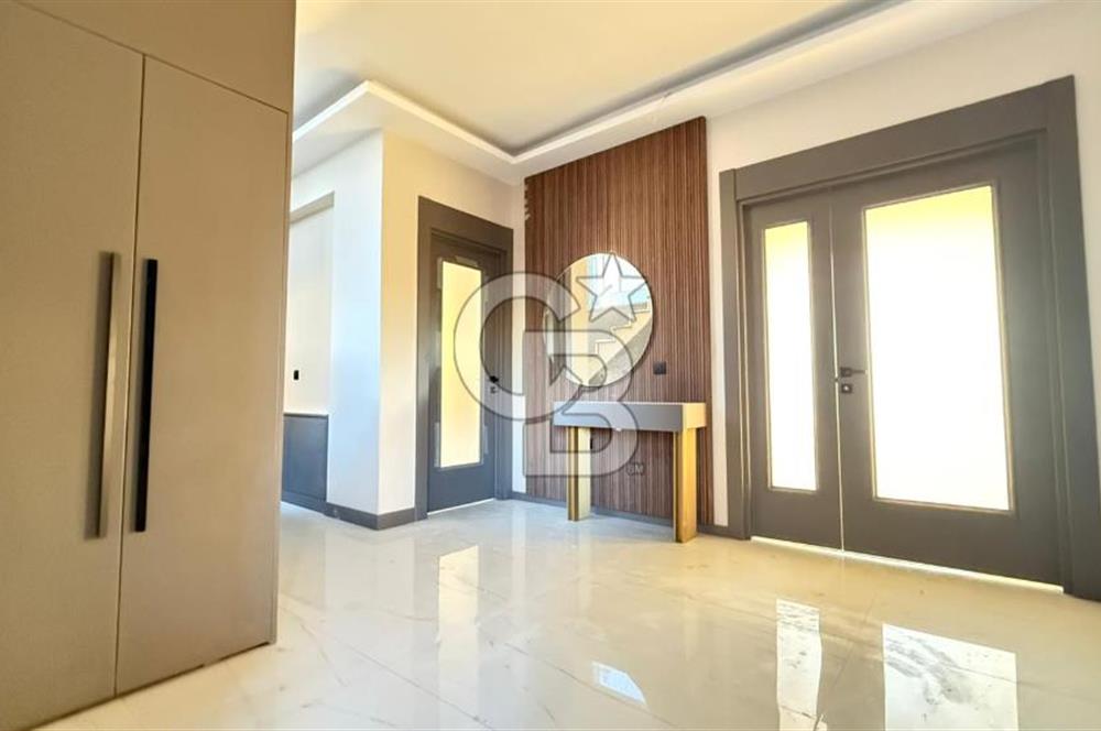 ALACAATLI'DA 5+1 PANORAMİK MANZARALI LÜKS YAPILI SATILIK VİLLA