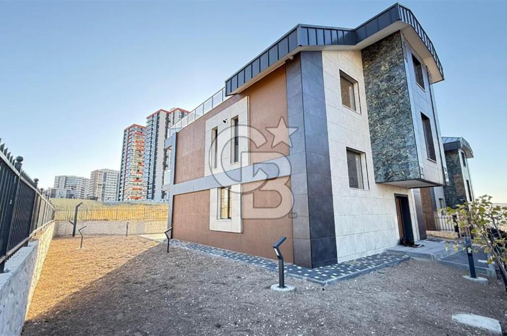 ALACAATLI'DA 5+1 PANORAMİK MANZARALI LÜKS YAPILI SATILIK VİLLA