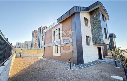 ALACAATLI'DA 5+1 PANORAMİK MANZARALI LÜKS YAPILI SATILIK VİLLA