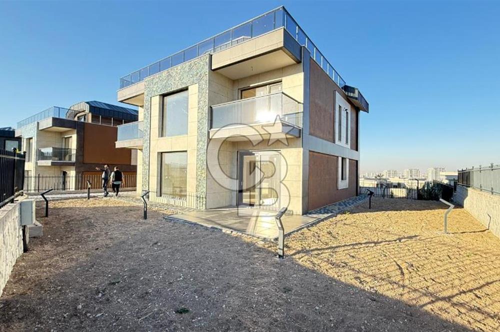 ALACAATLI'DA 5+1 PANORAMİK MANZARALI LÜKS YAPILI SATILIK VİLLA