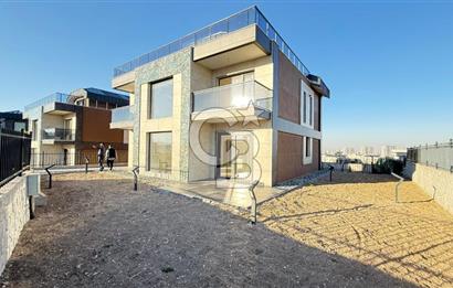 ALACAATLI'DA 5+1 PANORAMİK MANZARALI LÜKS YAPILI SATILIK VİLLA