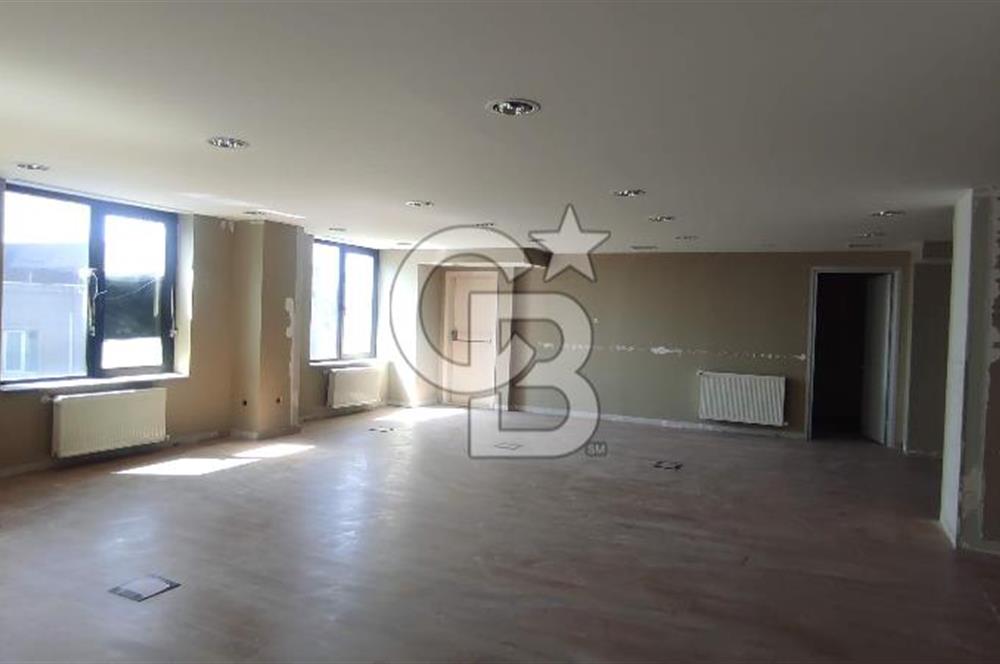 GÜMÜŞSUYU CADDE ÜZERİ PRESTİJLİ LOKASYONDA KDV' li 492 M2 KİRALIK OFİS