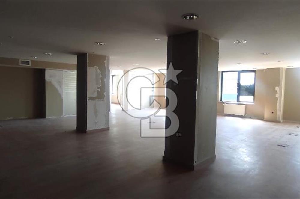 GÜMÜŞSUYU CADDE ÜZERİ PRESTİJLİ LOKASYONDA KDV' li 492 M2 KİRALIK OFİS