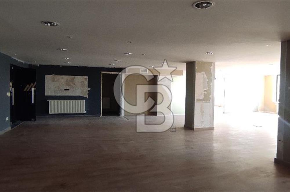 GÜMÜŞSUYU CADDE ÜZERİ PRESTİJLİ LOKASYONDA KDV' li 492 M2 KİRALIK OFİS