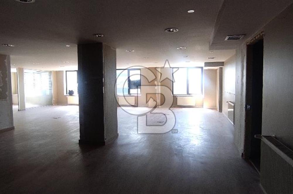 GÜMÜŞSUYU CADDE ÜZERİ PRESTİJLİ LOKASYONDA KDV' li 492 M2 KİRALIK OFİS