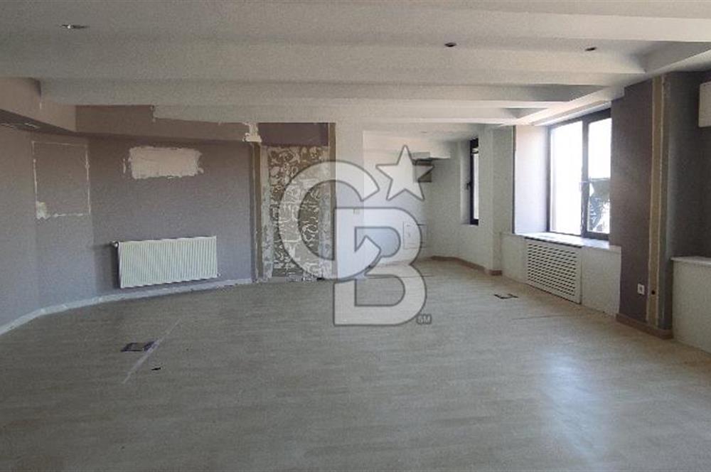 GÜMÜŞSUYU CADDE ÜZERİ PRESTİJLİ LOKASYONDA KDV' li 492 M2 KİRALIK OFİS