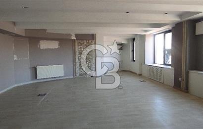 GÜMÜŞSUYU CADDE ÜZERİ PRESTİJLİ LOKASYONDA KDV' li 492 M2 KİRALIK OFİS