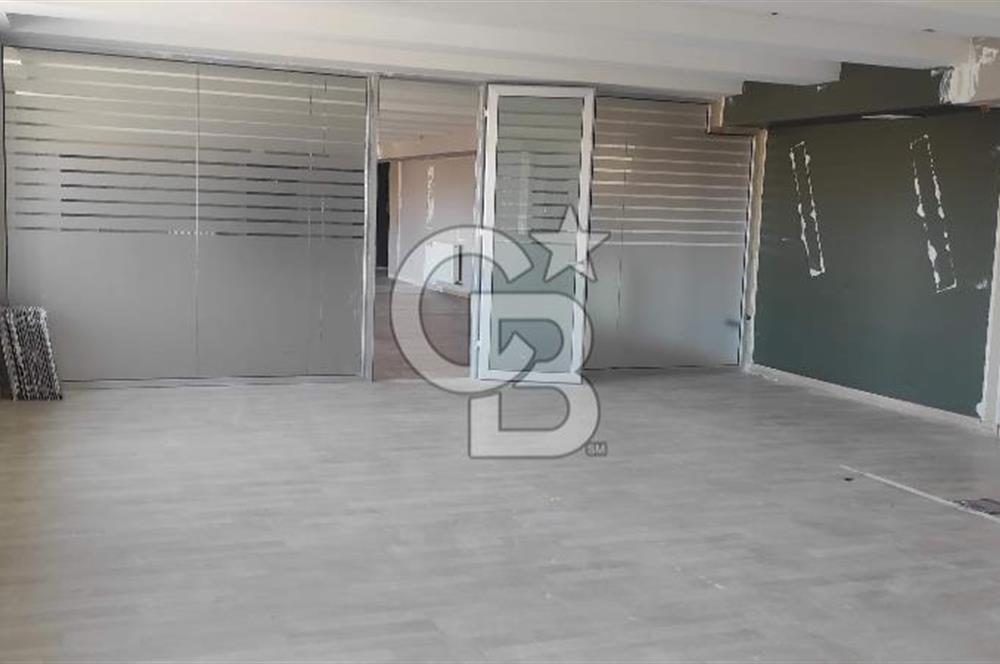 GÜMÜŞSUYU CADDE ÜZERİ PRESTİJLİ LOKASYONDA KDV' li 492 M2 KİRALIK OFİS