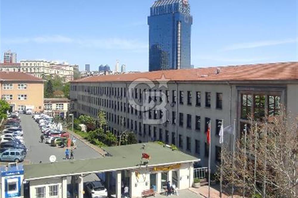 GÜMÜŞSUYU CADDE ÜZERİ PRESTİJLİ LOKASYONDA KDV' li 492 M2 KİRALIK OFİS
