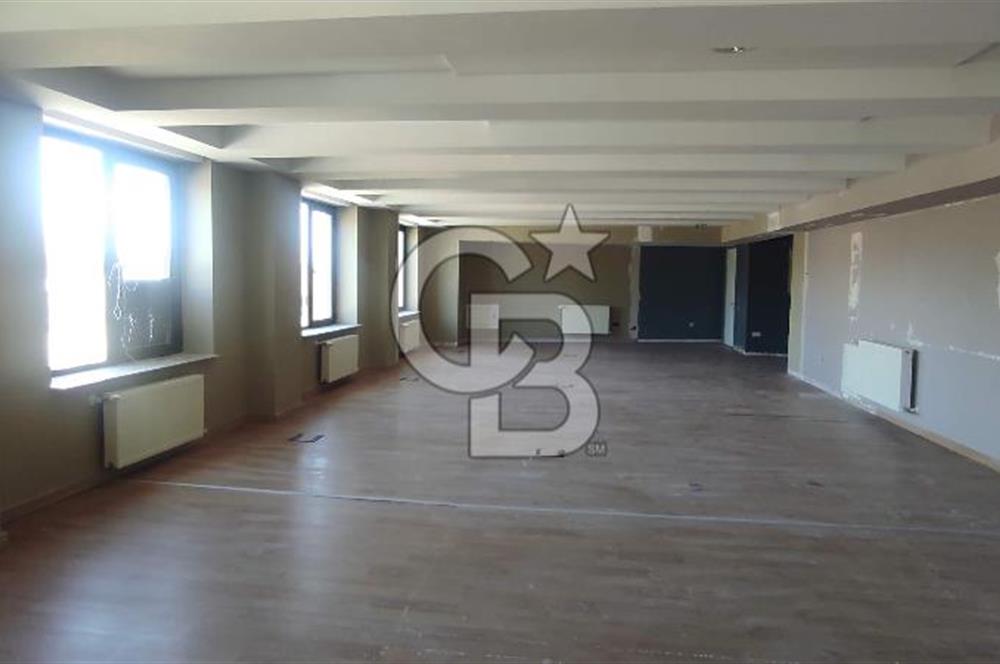 GÜMÜŞSUYU CADDE ÜZERİ PRESTİJLİ LOKASYONDA KDV' li 492 M2 KİRALIK OFİS