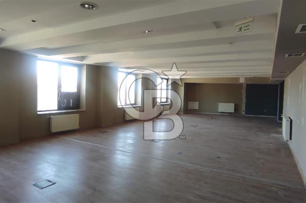 GÜMÜŞSUYU CADDE ÜZERİ PRESTİJLİ LOKASYONDA KDV' li 492 M2 KİRALIK OFİS