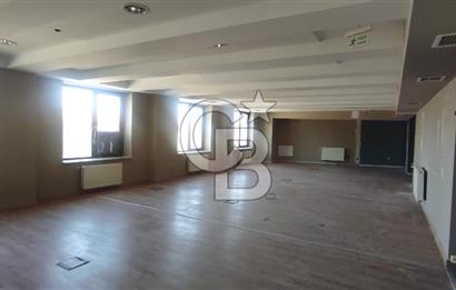 GÜMÜŞSUYU CADDE ÜZERİ PRESTİJLİ LOKASYONDA KDV' li 492 M2 KİRALIK OFİS