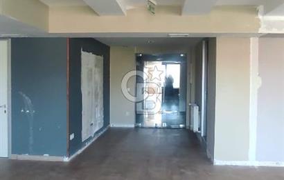 GÜMÜŞSUYU CADDE ÜZERİ PRESTİJLİ LOKASYONDA KDV' li 492 M2 KİRALIK OFİS