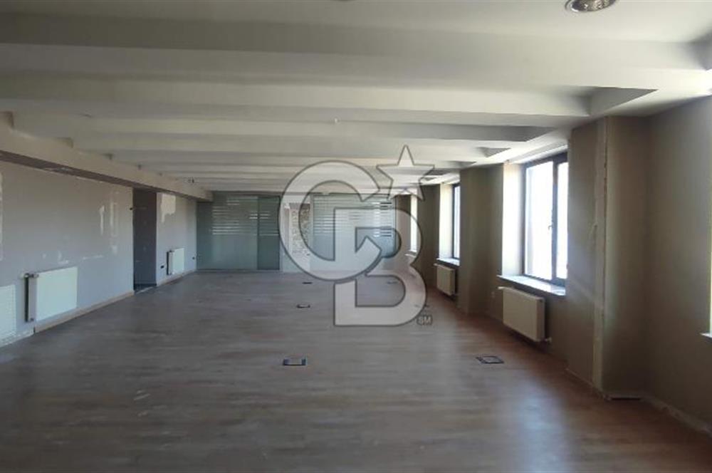GÜMÜŞSUYU CADDE ÜZERİ PRESTİJLİ LOKASYONDA KDV' li 492 M2 KİRALIK OFİS