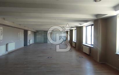 GÜMÜŞSUYU CADDE ÜZERİ PRESTİJLİ LOKASYONDA KDV' li 492 M2 KİRALIK OFİS