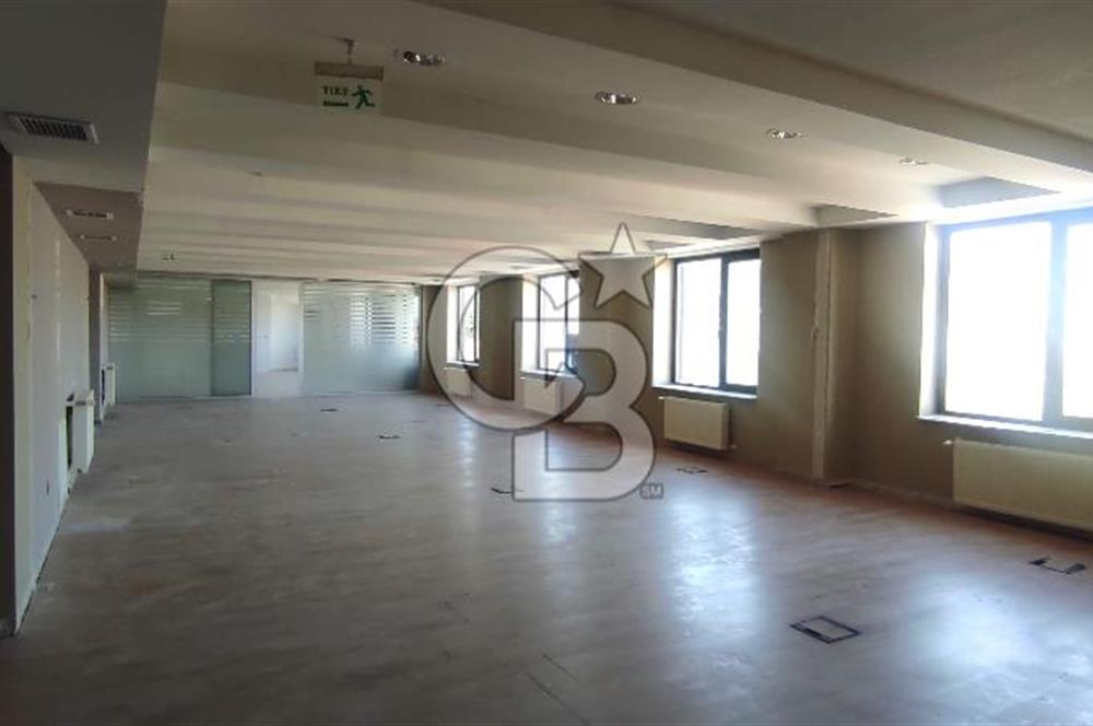 GÜMÜŞSUYU CADDE ÜZERİ PRESTİJLİ LOKASYONDA KDV' li 492 M2 KİRALIK OFİS