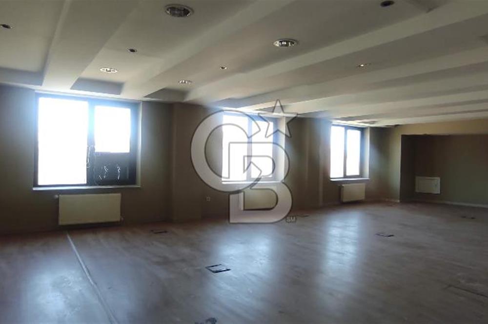 GÜMÜŞSUYU CADDE ÜZERİ PRESTİJLİ LOKASYONDA KDV' li 492 M2 KİRALIK OFİS