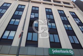 GÜMÜŞSUYU CADDE ÜZERİ PRESTİJLİ LOKASYONDA KDV' li 492 M2 KİRALIK OFİS
