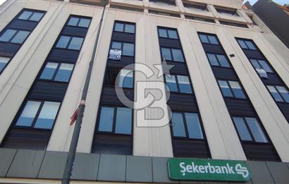 GÜMÜŞSUYU CADDE ÜZERİ PRESTİJLİ LOKASYONDA KDV' li 492 M2 KİRALIK OFİS