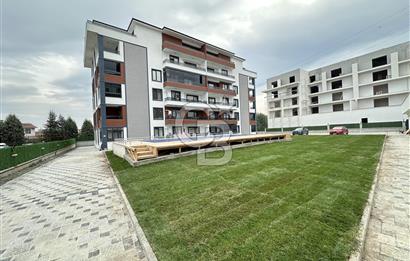 KARTEPE FSM'DE MERKEZİ KONUMDA 4+1 GENİŞ EĞİMSİZ ÇATI DUBLEKS
