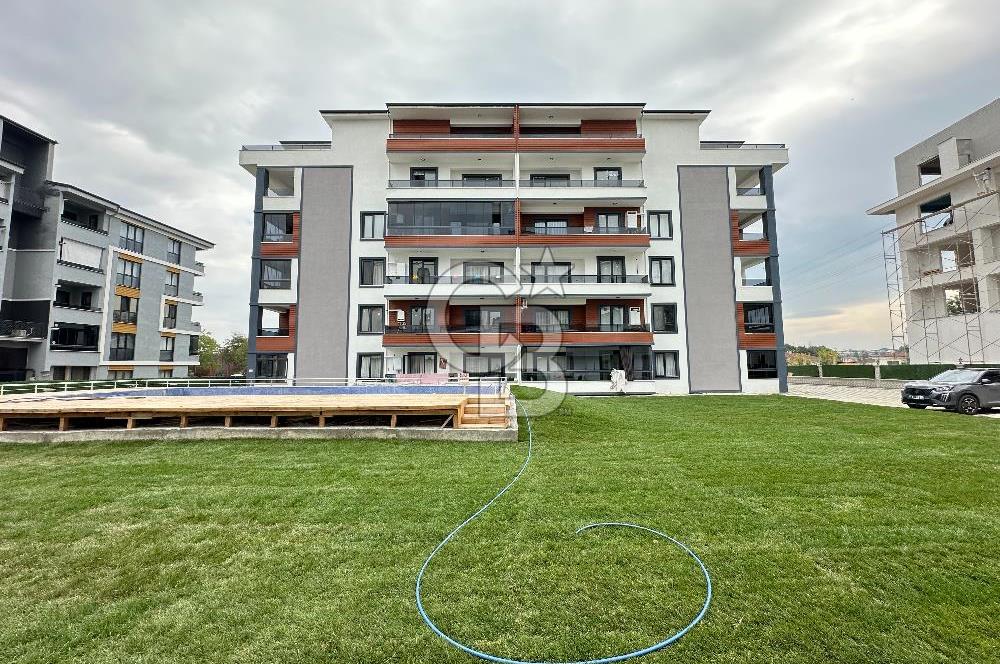 KARTEPE FSM'DE MERKEZİ KONUMDA 4+1 GENİŞ EĞİMSİZ ÇATI DUBLEKS