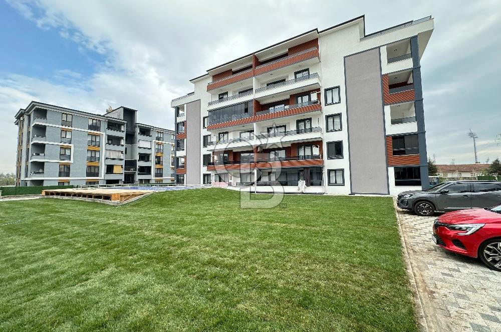 KARTEPE FSM'DE MERKEZİ KONUMDA 4+1 GENİŞ EĞİMSİZ ÇATI DUBLEKS