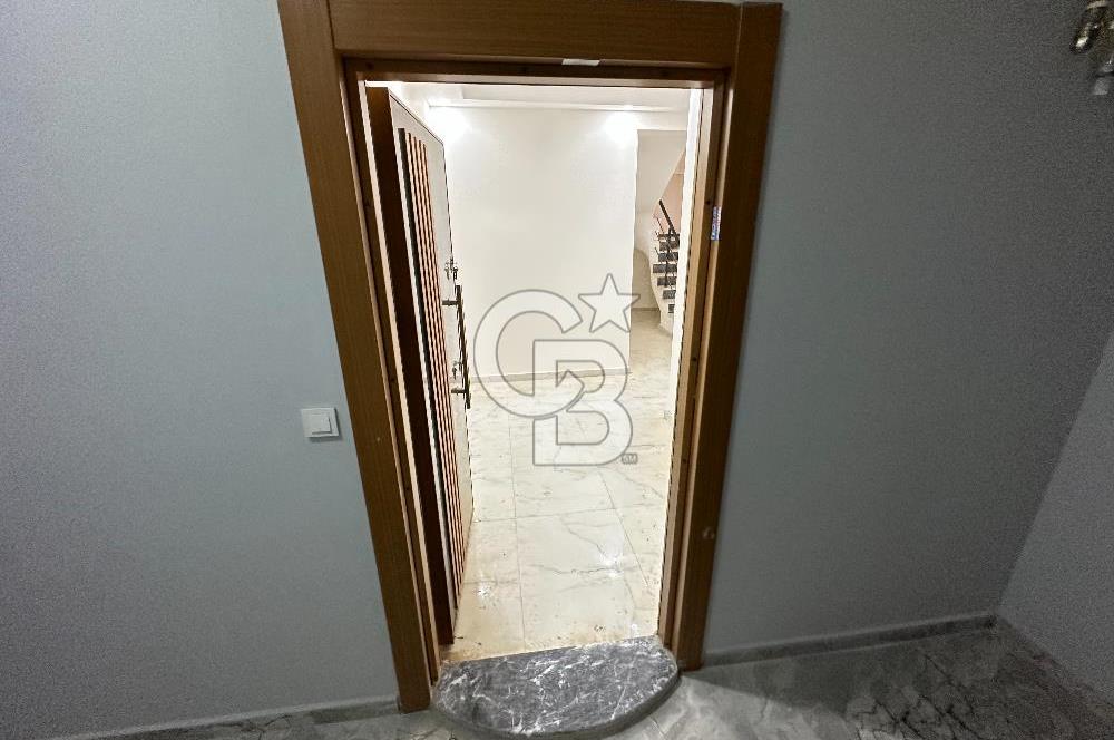 KARTEPE FSM'DE MERKEZİ KONUMDA 4+1 GENİŞ EĞİMSİZ ÇATI DUBLEKS