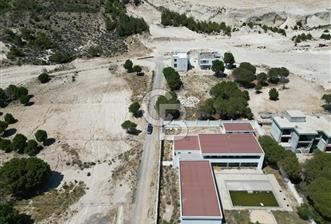 İzmir Menderes Küner'de Natamam Müstakil Ev ve 2000m2 Arsa