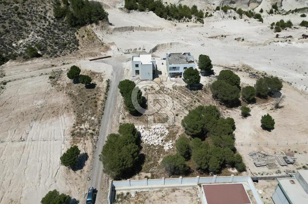 İzmir Menderes Küner'de Natamam Müstakil Ev ve 2000m2 Arsa