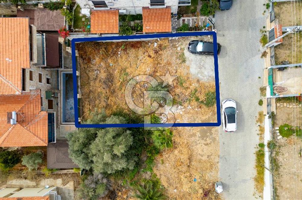Yenifoça Burunucu'nda Deniz Manzaralı Satılık Villa Arsası