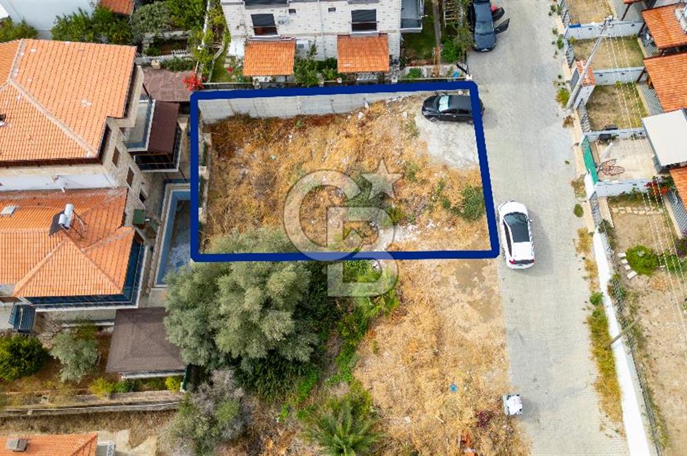 Yenifoça Burunucu'nda Deniz Manzaralı Satılık Villa Arsası