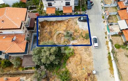Yenifoça Burunucu'nda Deniz Manzaralı Satılık Villa Arsası