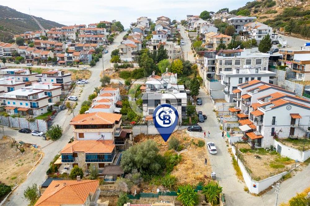 Yenifoça Burunucu'nda Deniz Manzaralı Satılık Villa Arsası