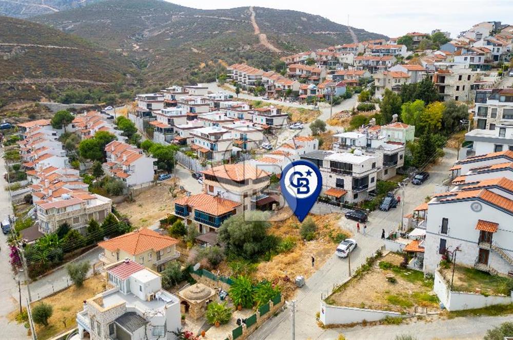 Yenifoça Burunucu'nda Deniz Manzaralı Satılık Villa Arsası