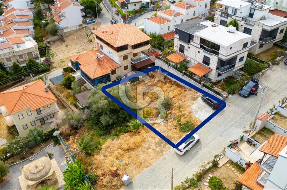 Yenifoça Burunucu'nda Deniz Manzaralı Satılık Villa Arsası