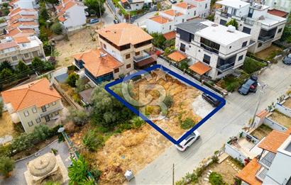 Yenifoça Burunucu'nda Deniz Manzaralı Satılık Villa Arsası