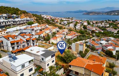 Yenifoça Burunucu'nda Deniz Manzaralı Satılık Villa Arsası