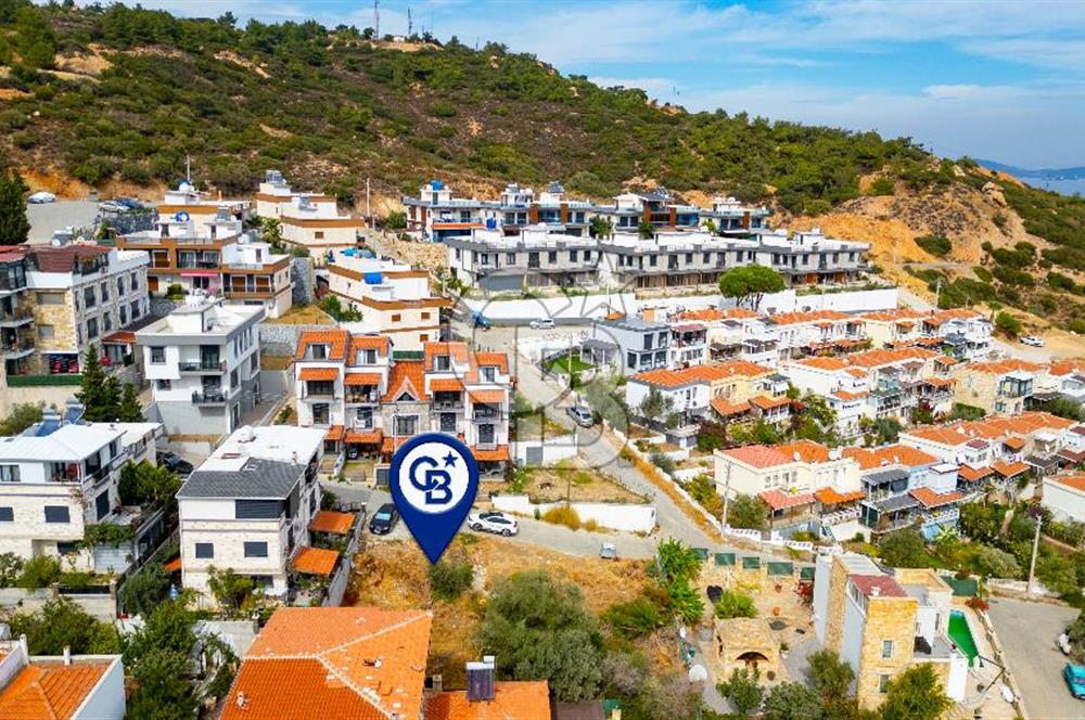 Yenifoça Burunucu'nda Deniz Manzaralı Satılık Villa Arsası