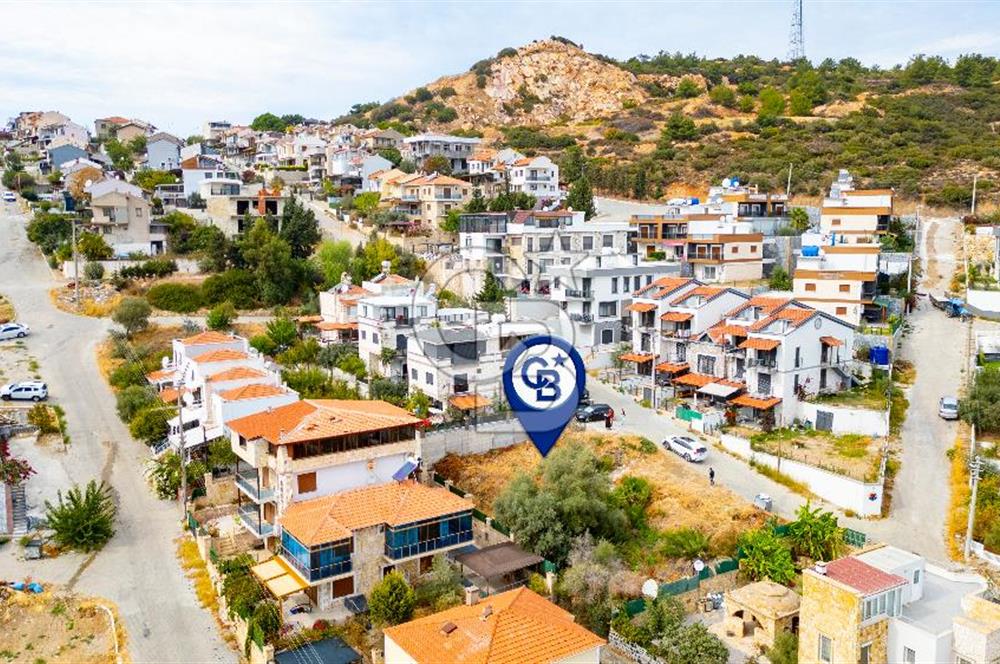 Yenifoça Burunucu'nda Deniz Manzaralı Satılık Villa Arsası