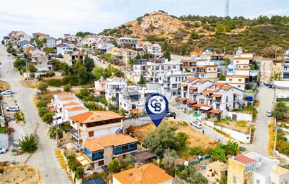 Yenifoça Burunucu'nda Deniz Manzaralı Satılık Villa Arsası