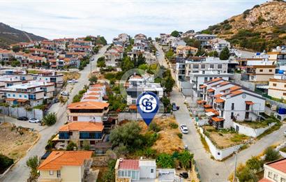 Yenifoça Burunucu'nda Deniz Manzaralı Satılık Villa Arsası