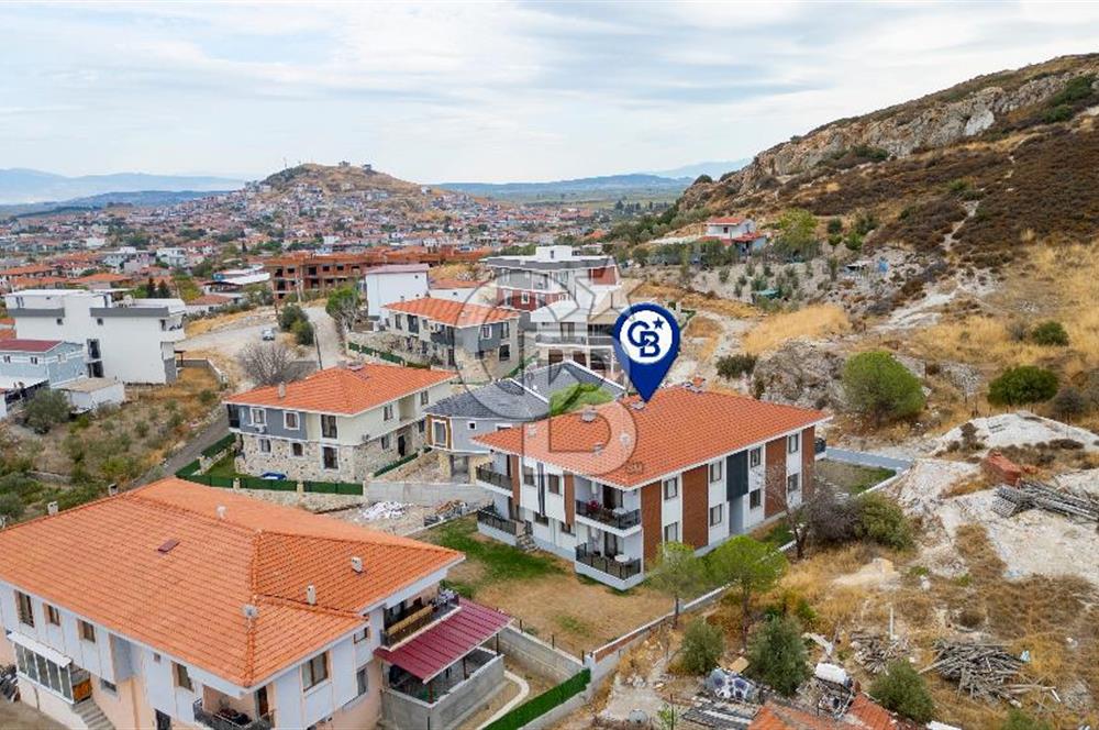 Foça Yenibağarası Mah. Satılık 2+1 Bahçe Katı Daire