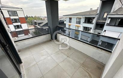 KARTEPE FSM'DE MERKEZİ KONUMDA 4+1 GENİŞ EĞİMSİZ ÇATI DUBLEKS