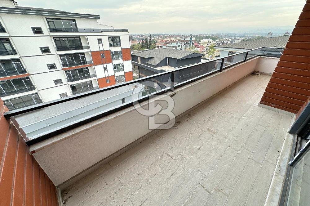 KARTEPE FSM'DE MERKEZİ KONUMDA 4+1 GENİŞ EĞİMSİZ ÇATI DUBLEKS