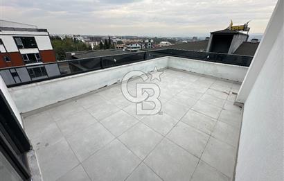 KARTEPE FSM'DE MERKEZİ KONUMDA 4+1 GENİŞ EĞİMSİZ ÇATI DUBLEKS
