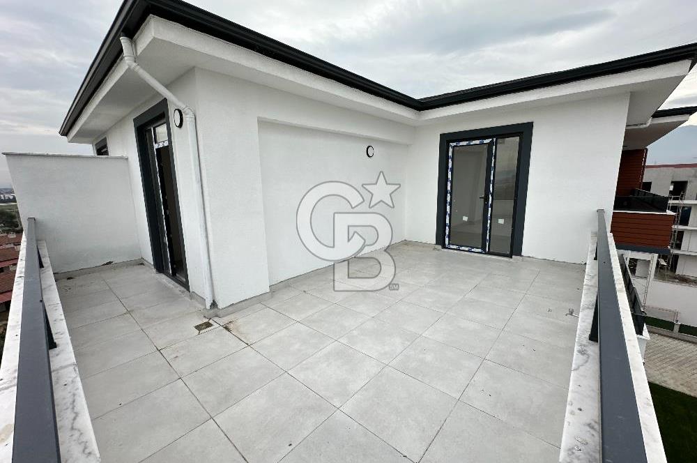KARTEPE FSM'DE MERKEZİ KONUMDA 4+1 GENİŞ EĞİMSİZ ÇATI DUBLEKS