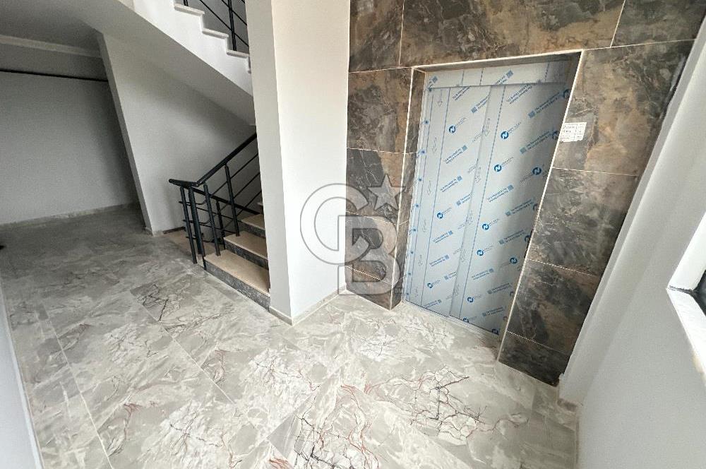 KARTEPE FSM'DE MERKEZİ KONUMDA 4+1 GENİŞ EĞİMSİZ ÇATI DUBLEKS