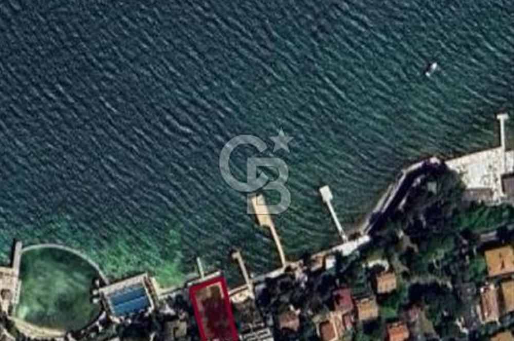 İSTANBUL BÜYÜKADA’DA ÖZEL İSKELELİ  2 DÖNÜM ARSA İÇİNDE DENİZE SIFIR YALI